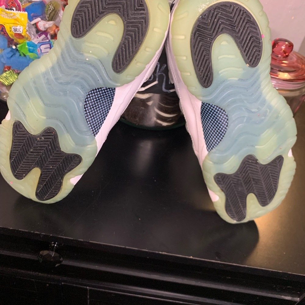 Big kids Jordan 11’s.